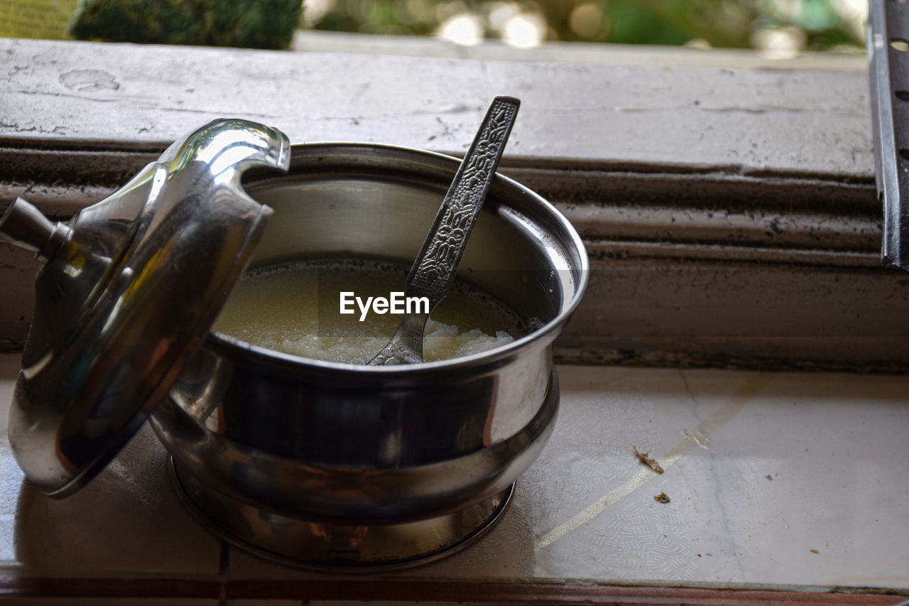 HIGH ANGLE VIEW OF COFFEE ON TABLE