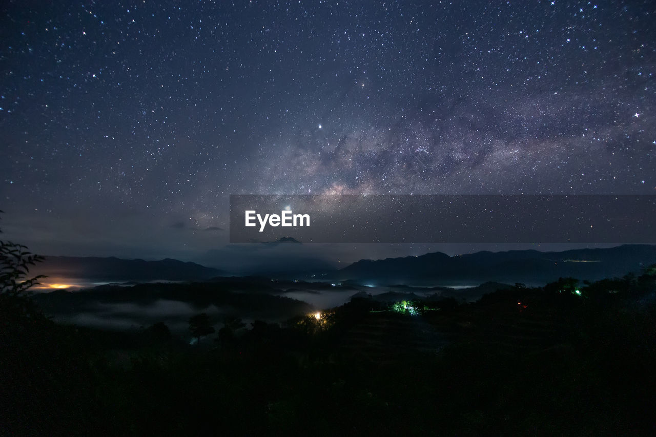 SCENIC VIEW OF MOUNTAIN AGAINST SKY AT NIGHT