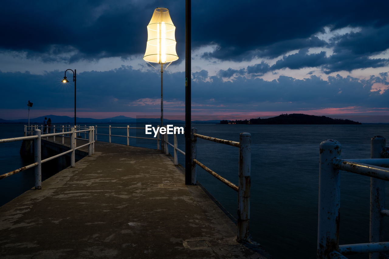 SCENIC VIEW OF SEA AGAINST SKY AT SUNSET