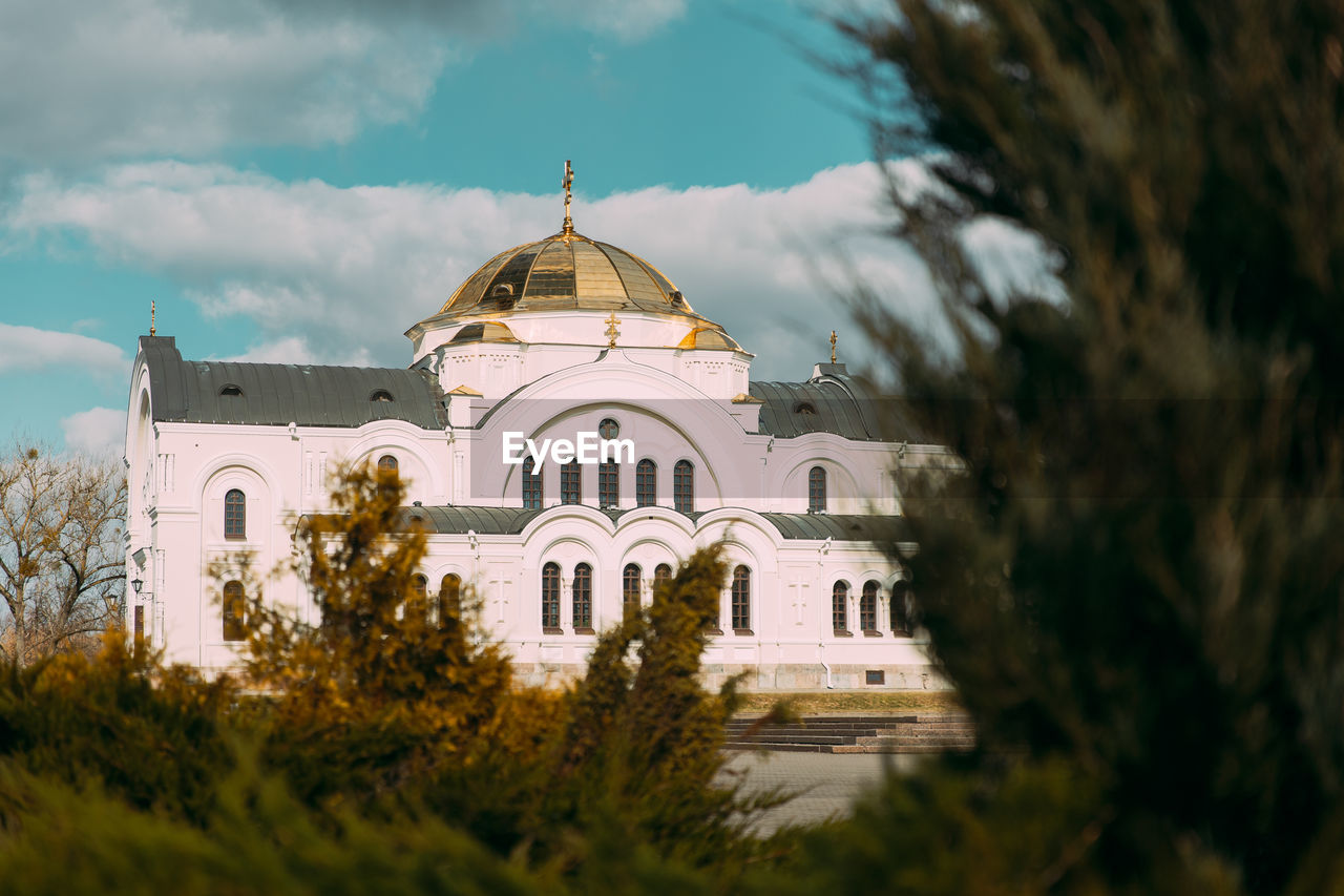 CATHEDRAL AGAINST SKY