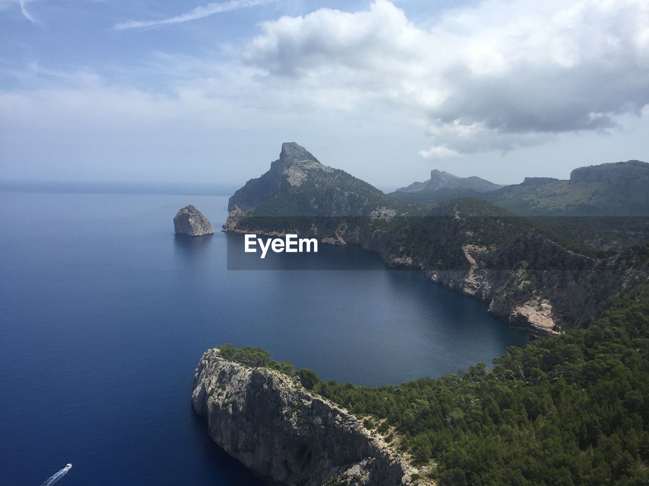 SCENIC VIEW OF SEA AND ROCKS AGAINST SKY