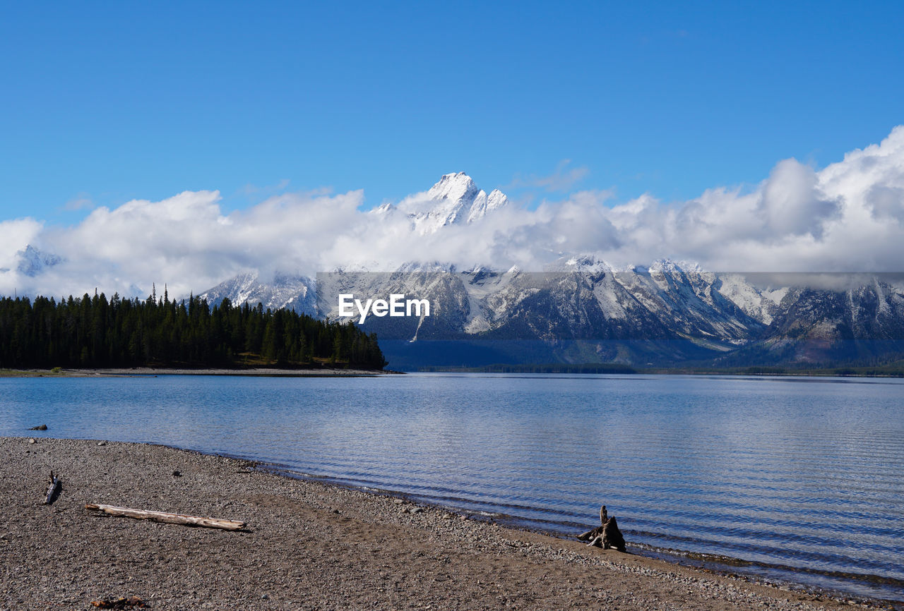 SCENIC VIEW OF LAKE AND SNOWCAPPED MOUNTAINS AGAINST SKY