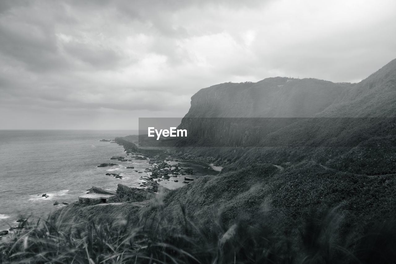 PANORAMIC VIEW OF SEA AGAINST SKY