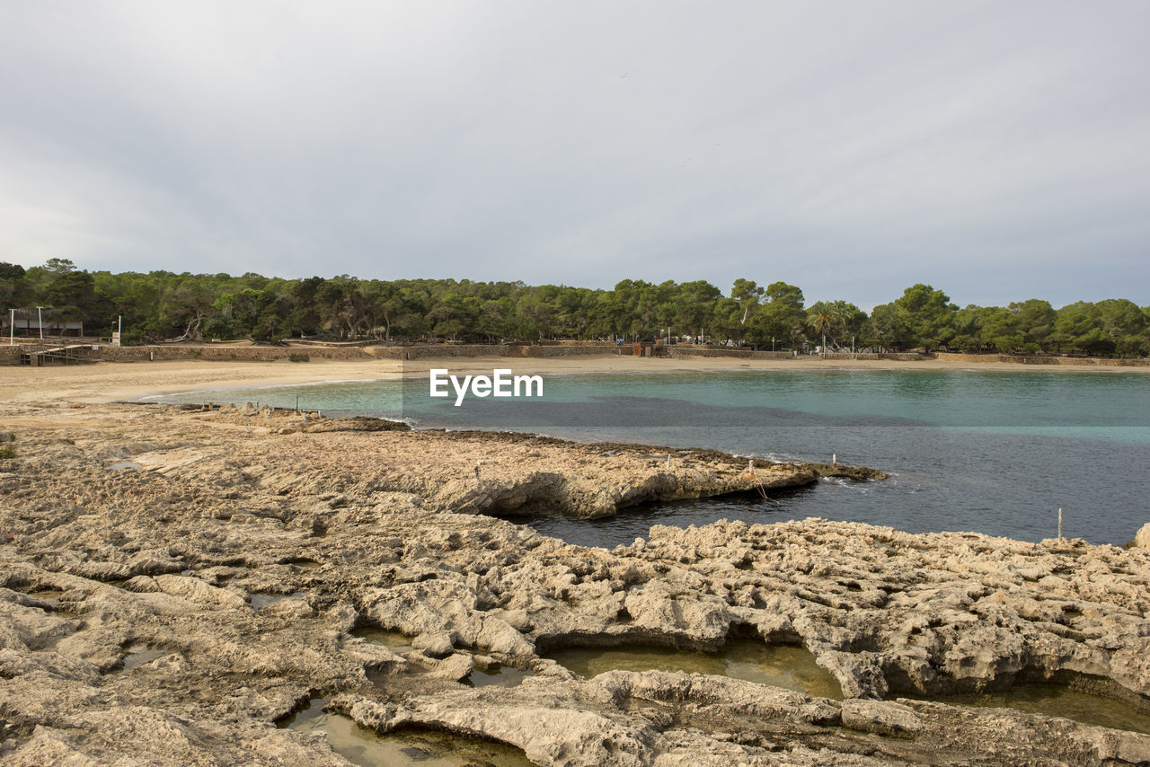 SCENIC VIEW OF SHORE AGAINST SKY