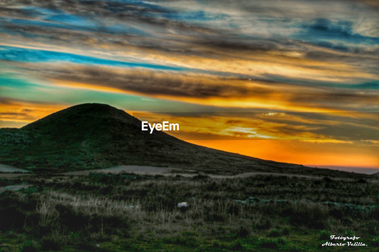 SCENIC VIEW OF FIELD AGAINST SKY AT SUNSET