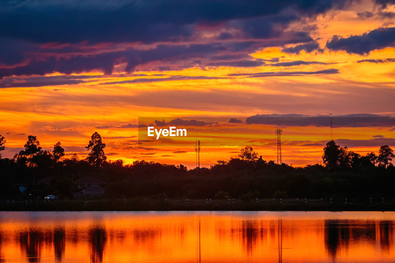 SCENIC VIEW OF LAKE AGAINST ROMANTIC SKY DURING SUNSET