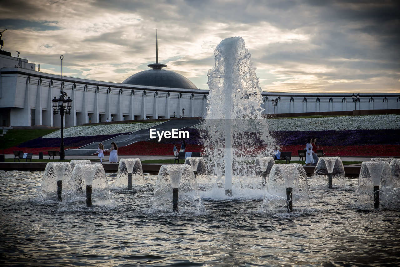 FOUNTAIN IN SEA