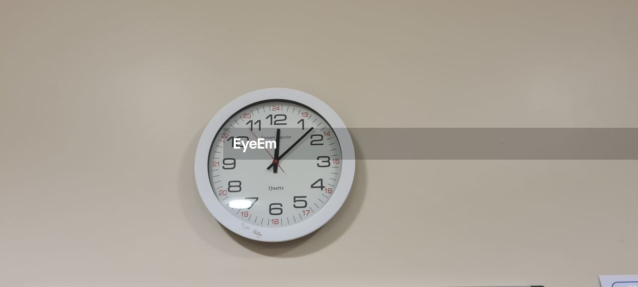 clock, time, clock face, number, indoors, instrument of time, no people, minute hand, wall - building feature, deadline, copy space, wall clock, studio shot, accuracy, interior design, close-up, white, single object, alarm clock