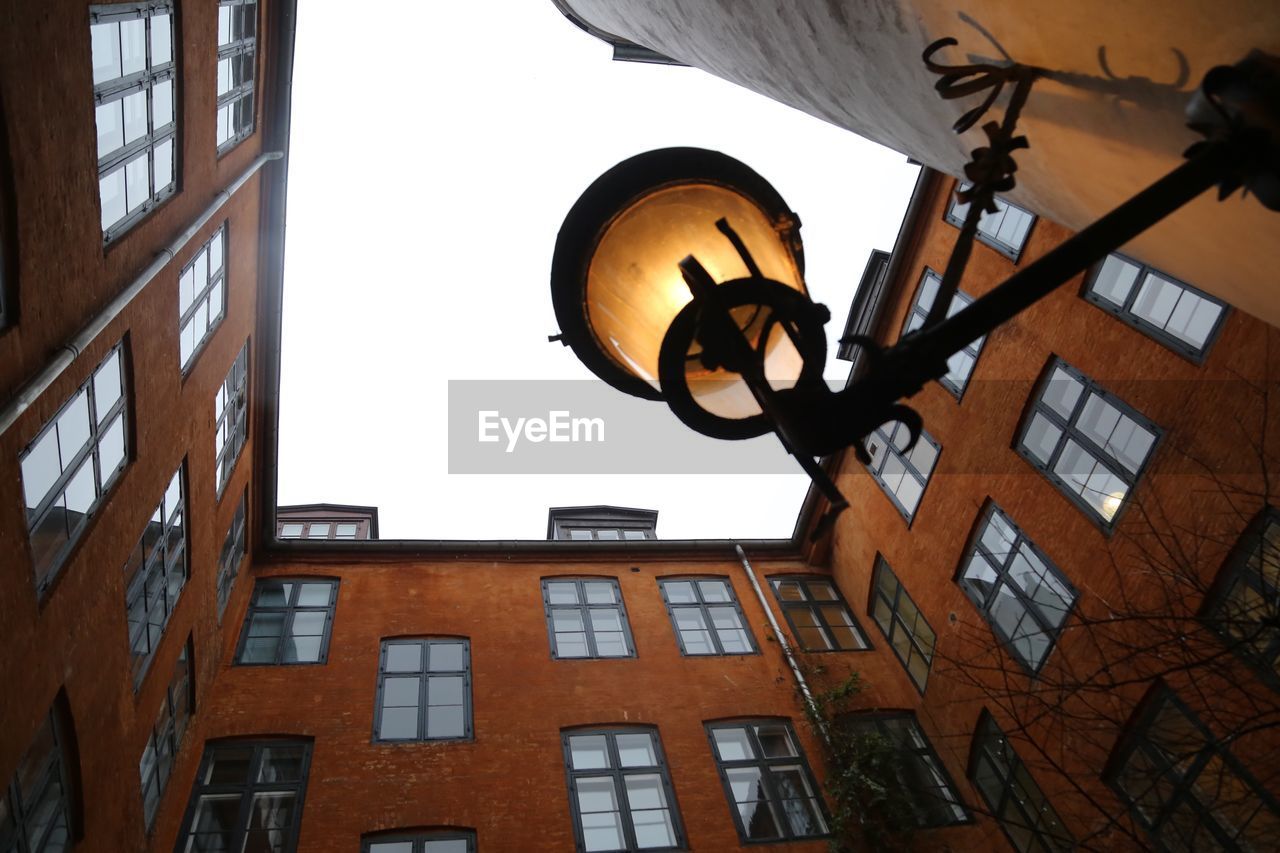 LOW ANGLE VIEW OF STREET LIGHT ON BUILDING