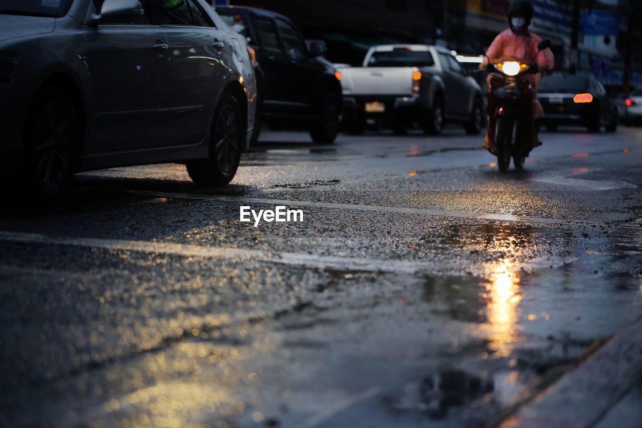 SURFACE LEVEL OF WET ROAD IN CITY DURING MONSOON