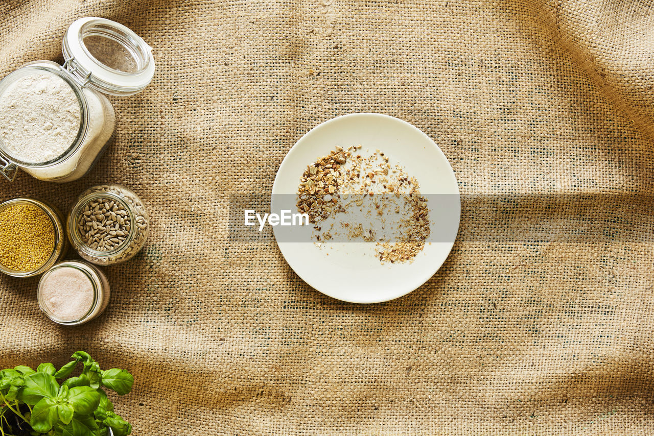 HIGH ANGLE VIEW OF BREAKFAST IN BOWL ON TABLE