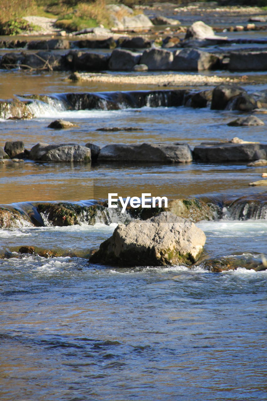 SCENIC VIEW OF WATER FLOWING IN LAKE