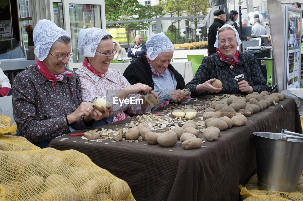 GROUP OF PEOPLE AT FOOD