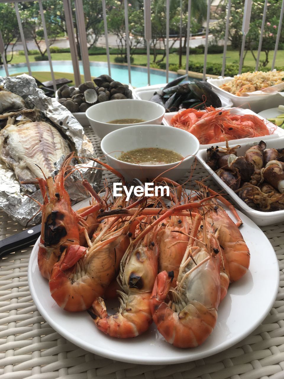 CLOSE-UP OF SEAFOOD IN PLATE