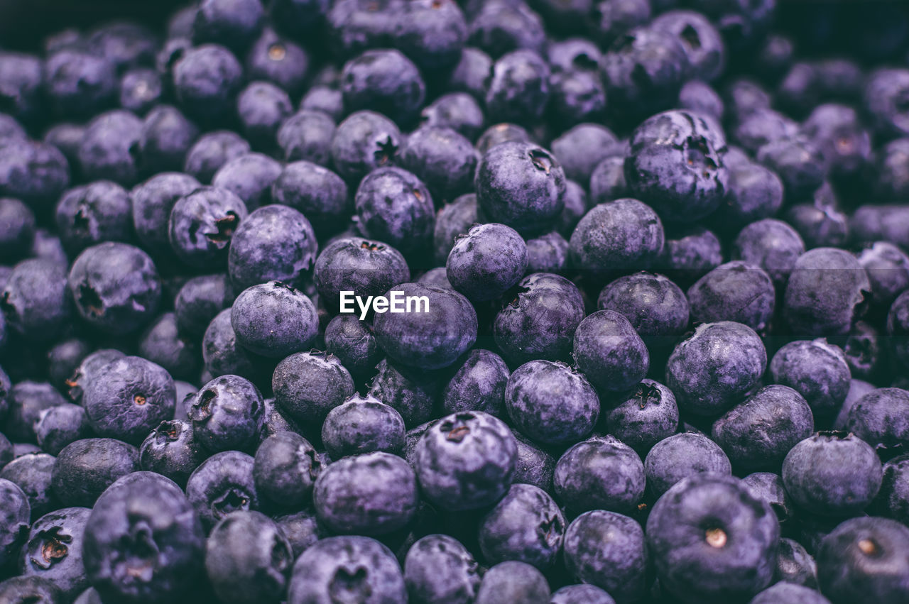 FULL FRAME SHOT OF FRESH FRUITS