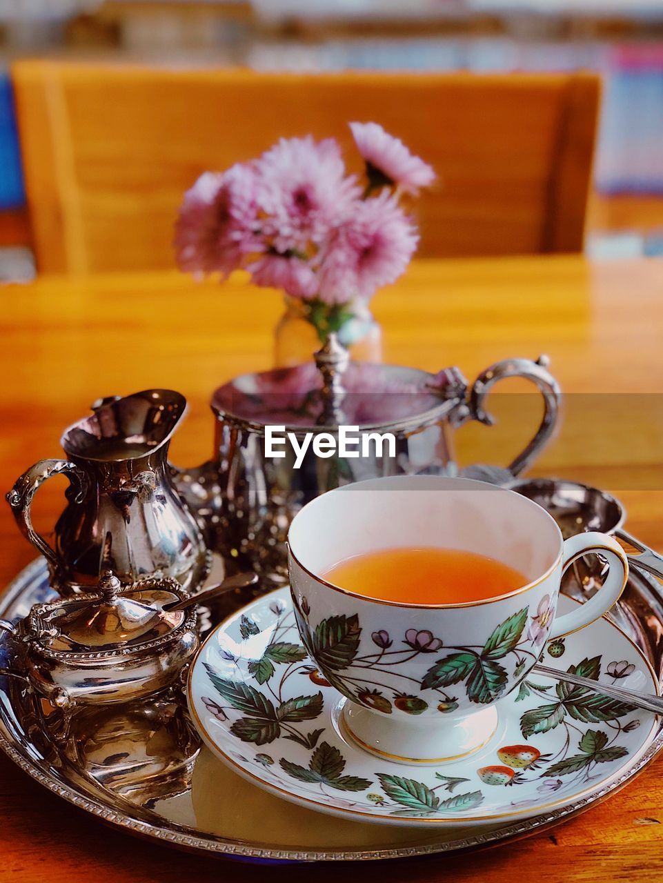 CLOSE-UP OF TEA IN CUP