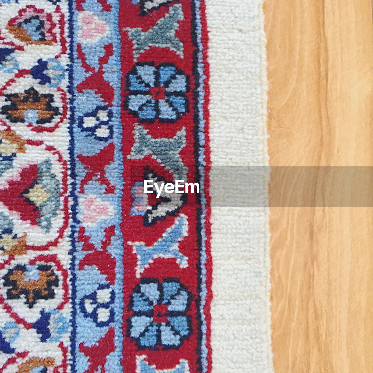 CLOSE-UP OF MULTI COLORED PATTERN ON CARPET