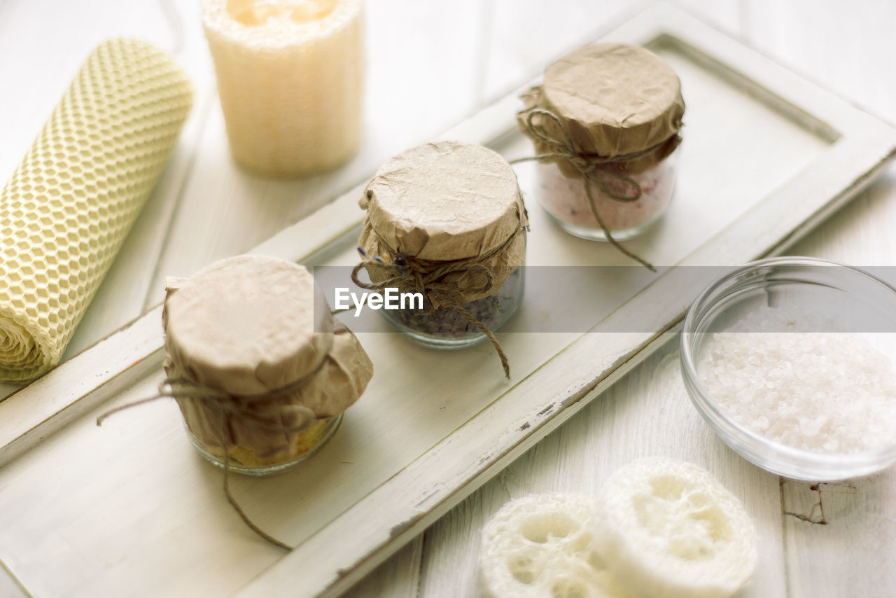 HIGH ANGLE VIEW OF ICE CREAM SERVED ON TABLE
