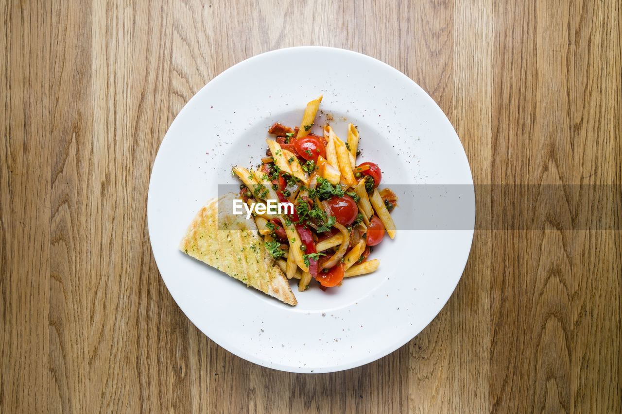 HIGH ANGLE VIEW OF FOOD ON TABLE