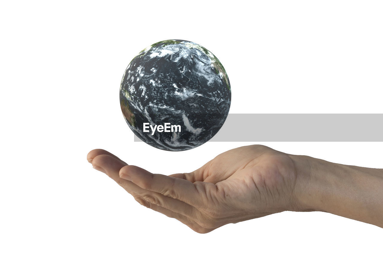 CLOSE-UP OF HUMAN HAND HOLDING BALL