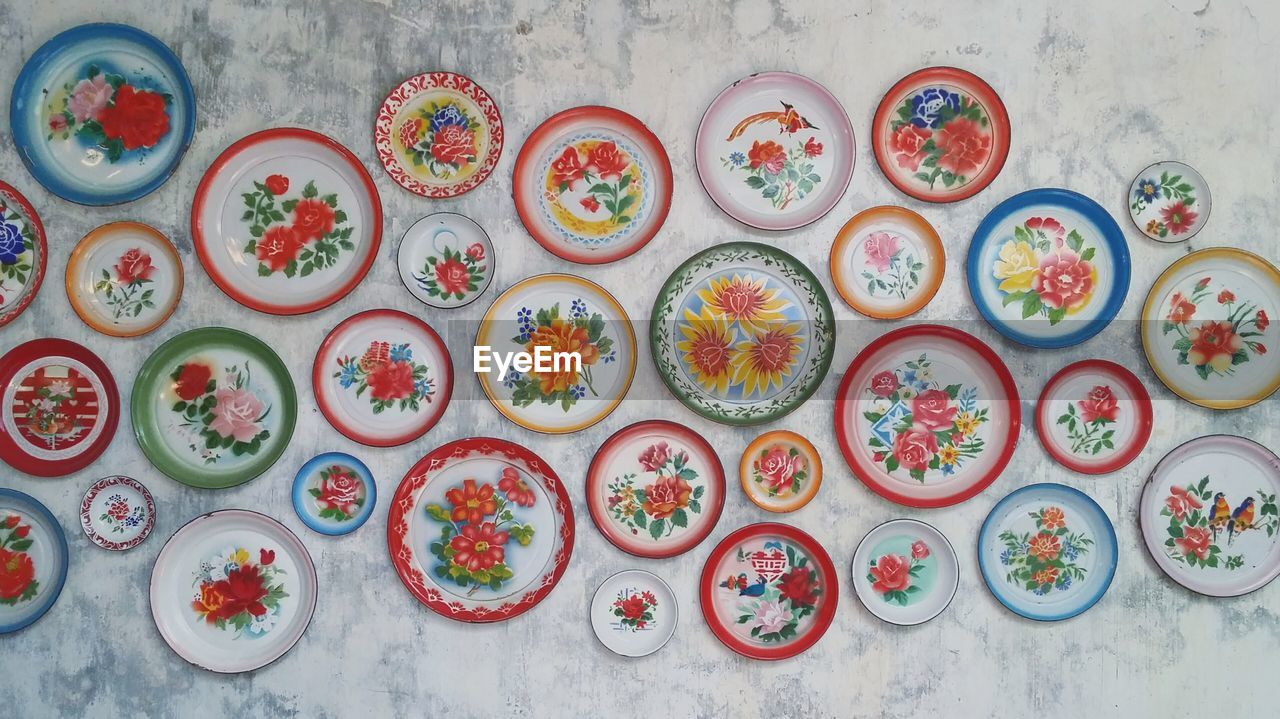 Decorative plates mounted on wall