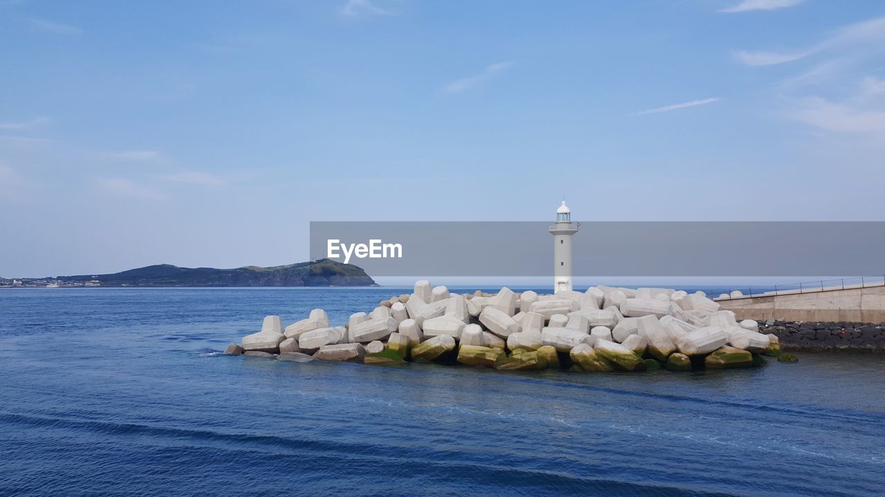 LIGHTHOUSE IN SEA AGAINST SKY