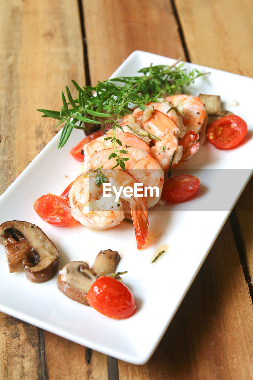 HIGH ANGLE VIEW OF MEAL SERVED ON TABLE