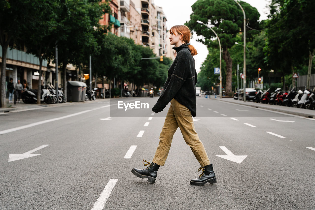 Urban portrait of a young woman in the middle of the city