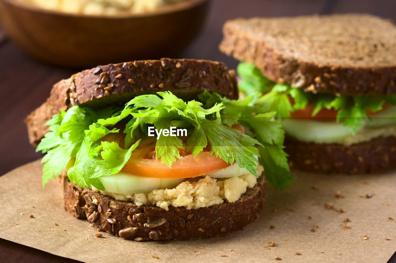 CLOSE-UP OF FRESH BREAD WITH VEGETABLES