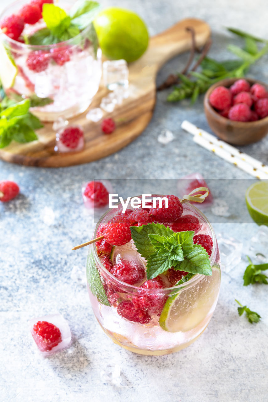 HIGH ANGLE VIEW OF FRUITS SERVED IN BOWL