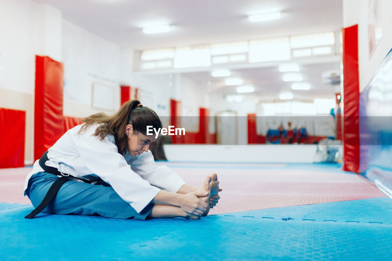 Full length of young woman exercising