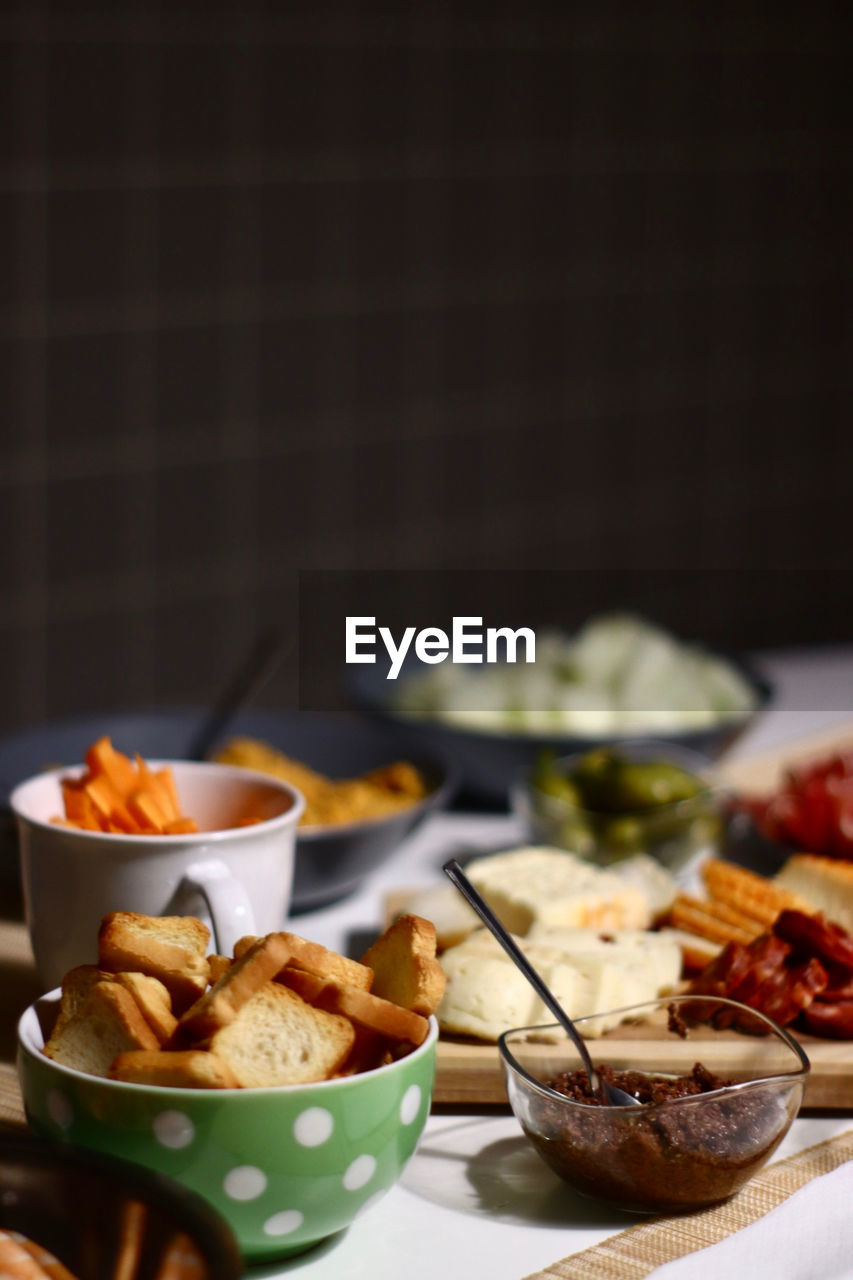 CLOSE-UP OF BREAKFAST SERVED ON PLATE