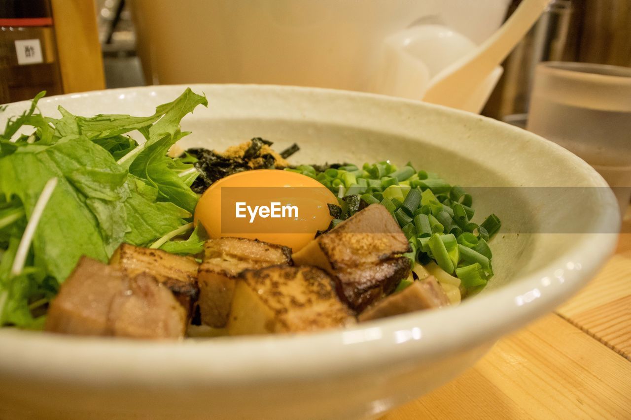 CLOSE-UP OF FOOD ON TABLE