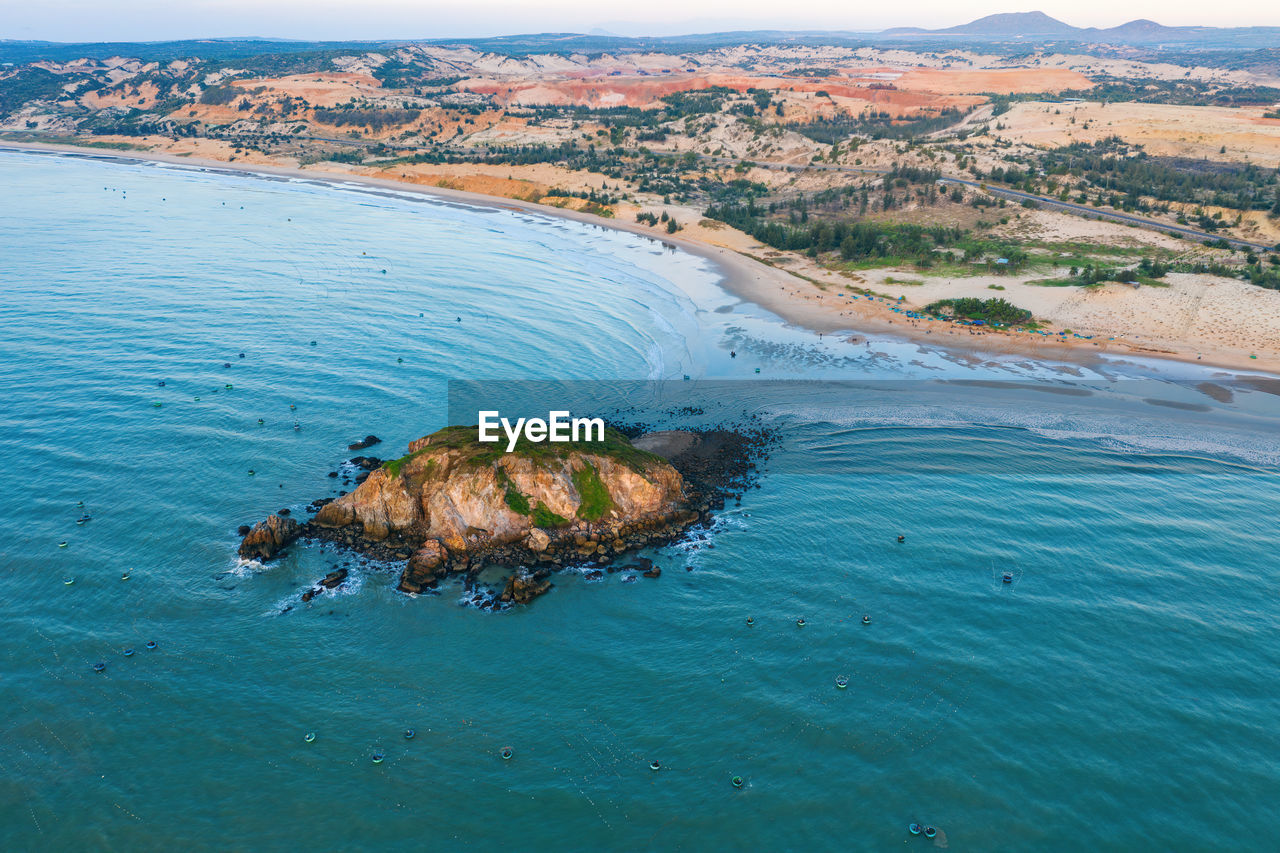 HIGH ANGLE VIEW OF A SEA SHORE