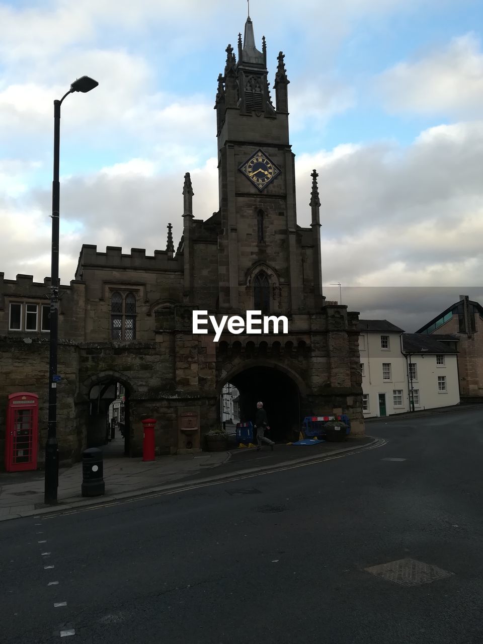 VIEW OF BUILDINGS IN CITY