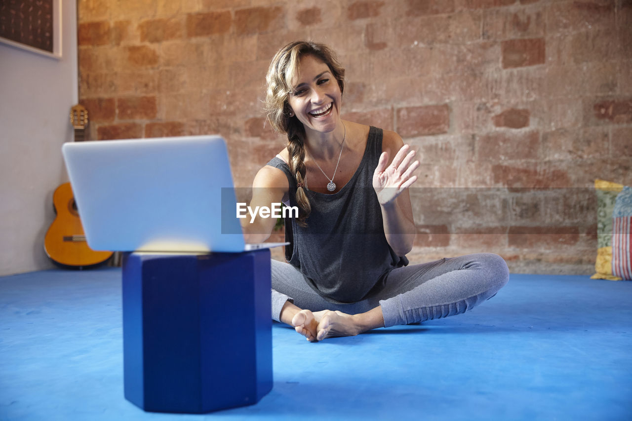 Girl doing yoga classes online