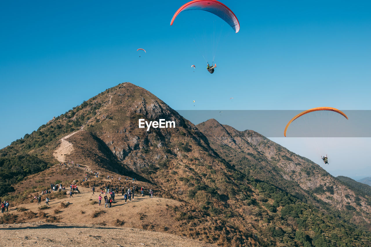 PEOPLE FLYING KITE