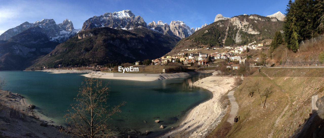 PANORAMIC VIEW OF BUILDING AND MOUNTAINS