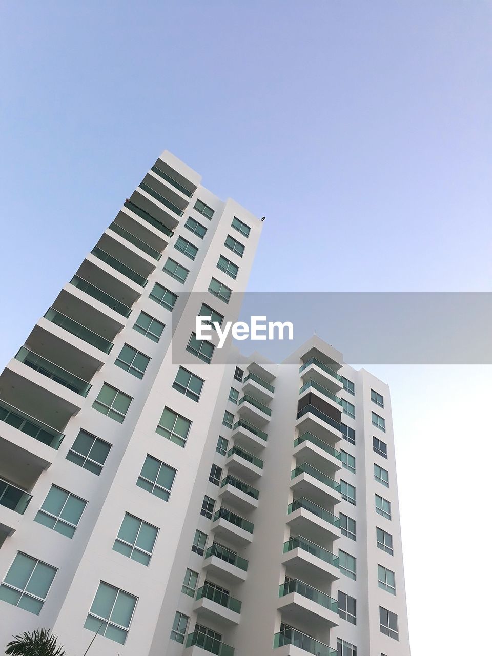 LOW ANGLE VIEW OF APARTMENT BUILDING AGAINST SKY