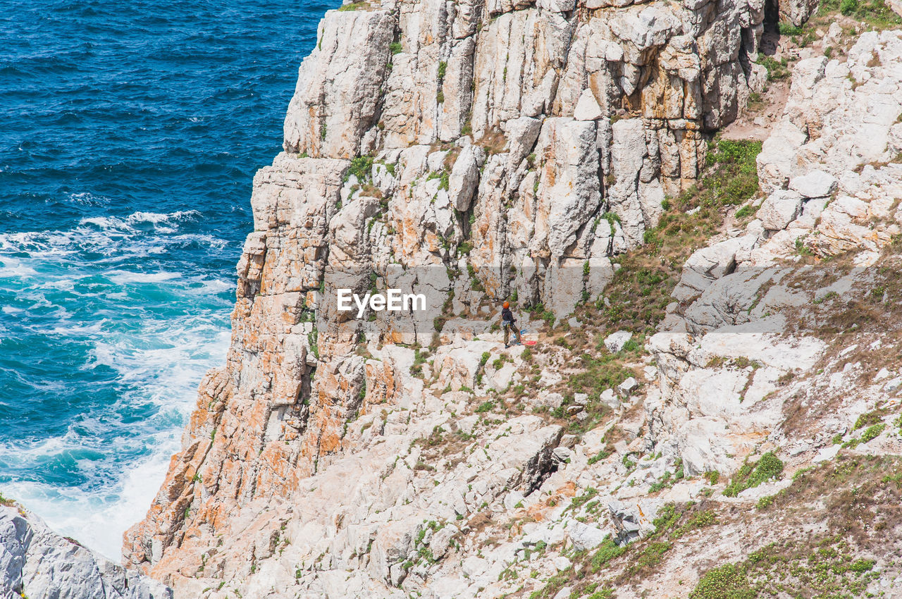 SCENIC VIEW OF ROCKS ON SEA