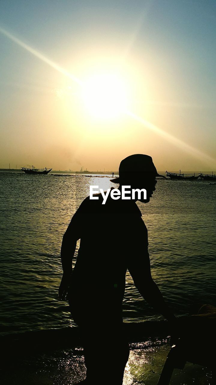 SILHOUETTE OF PEOPLE ON BEACH