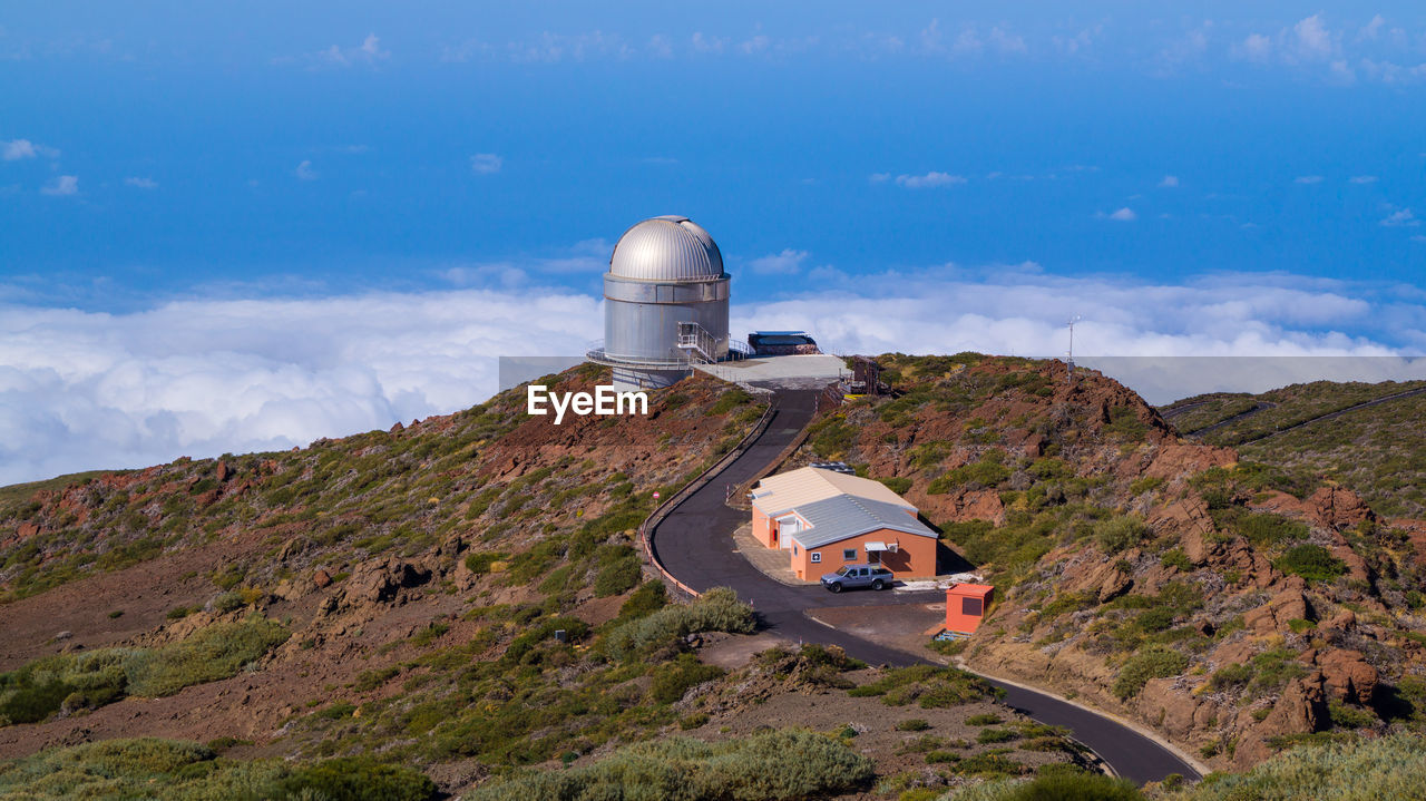 VIEW OF MOUNTAIN RANGE AGAINST SKY