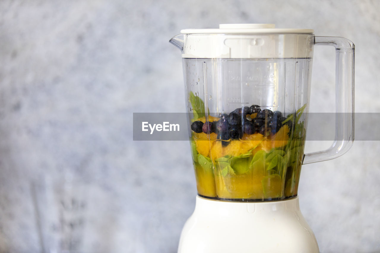 CLOSE-UP OF DRINK SERVED ON TABLE