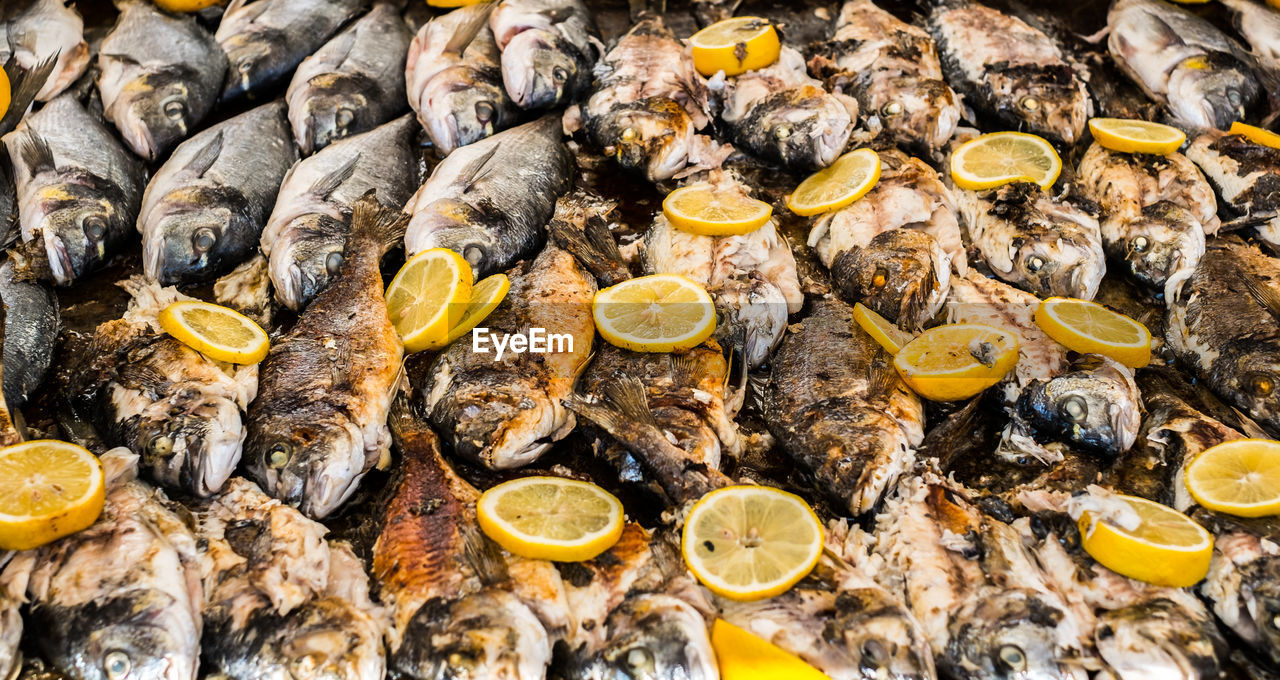 Freshly grilled fish with slices of lemon