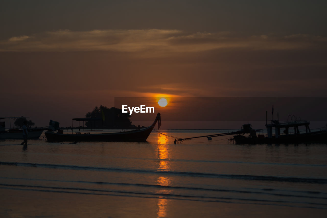 VIEW OF SEA AGAINST SKY DURING SUNSET