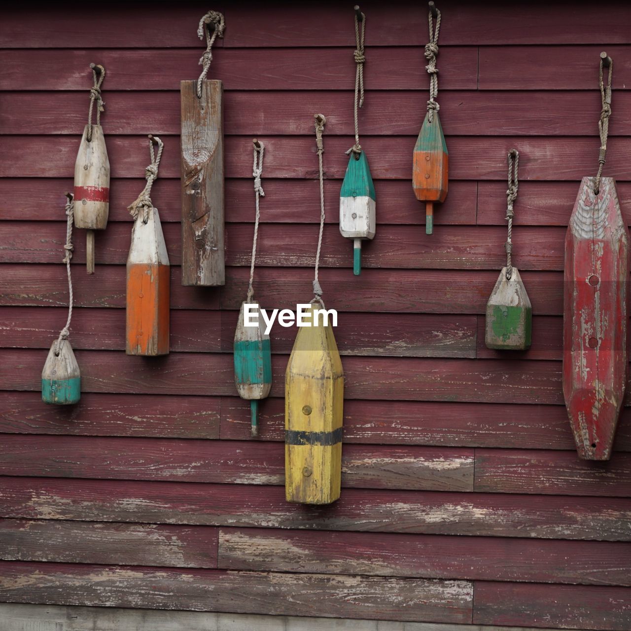 CLOTHES HANGING BY WOOD