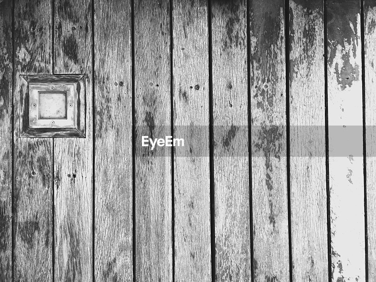 LOW ANGLE VIEW OF WOODEN DOOR
