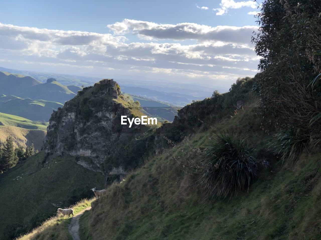 PANORAMIC VIEW OF MOUNTAINS AGAINST SKY