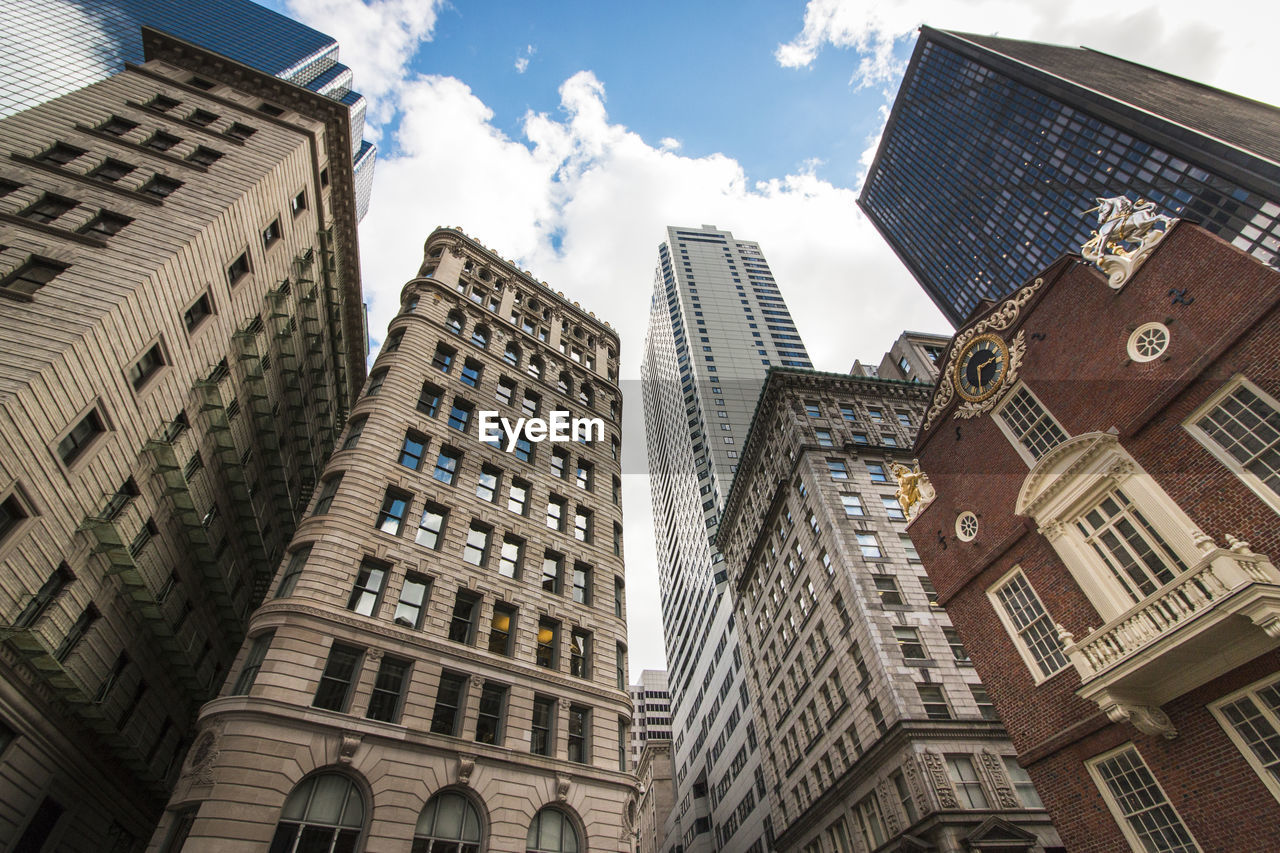 LOW ANGLE VIEW OF BUILDINGS IN CITY AGAINST SKY