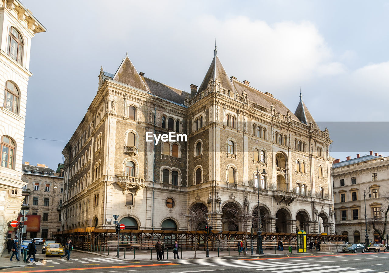 BUILDINGS IN CITY AGAINST SKY